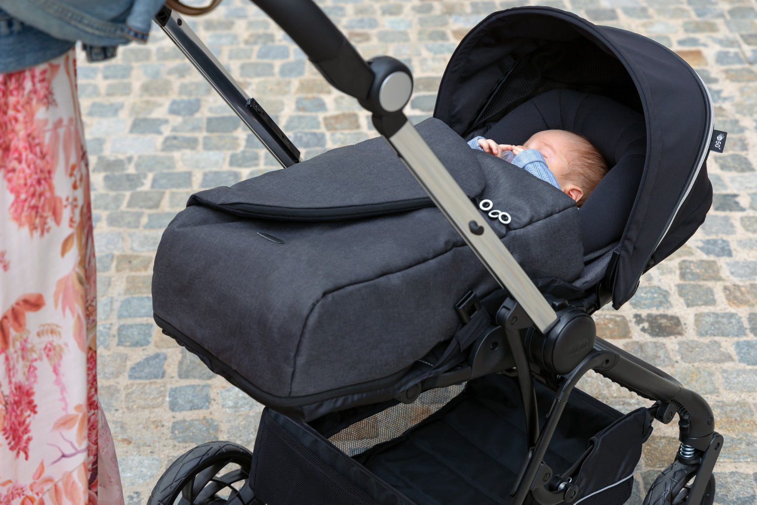 Chicco Miękka Gondola do przenoszenia 2W1 ONE4EVER PIRATE BLACK