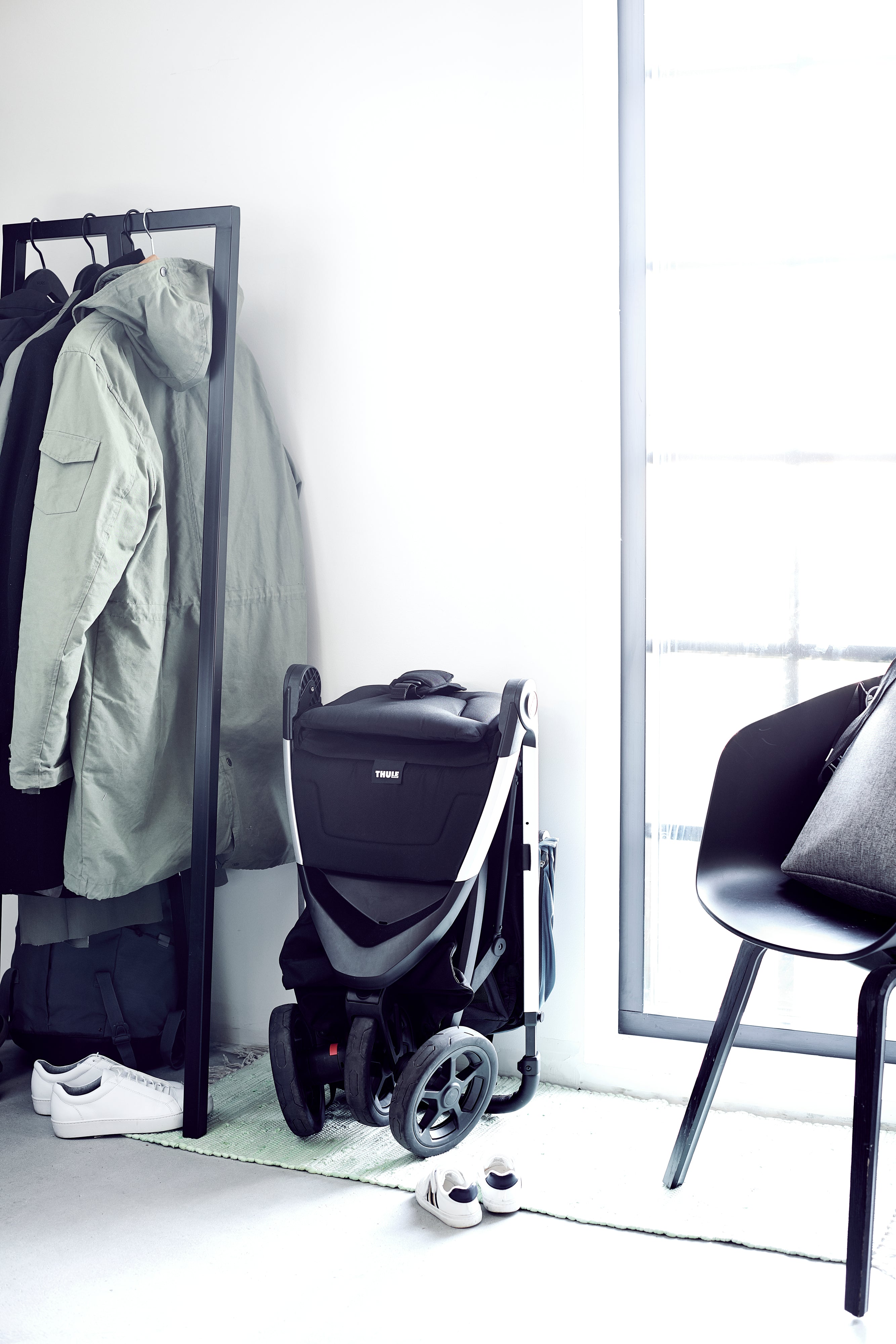 Thule Spring Wózek Spacerowy Black on Black