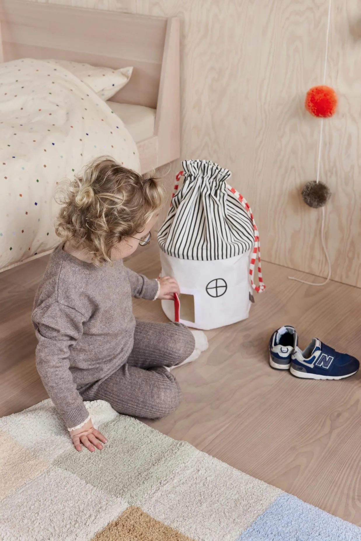 Girlanda dekoracja do pokoju dziecka Kulki PomPom