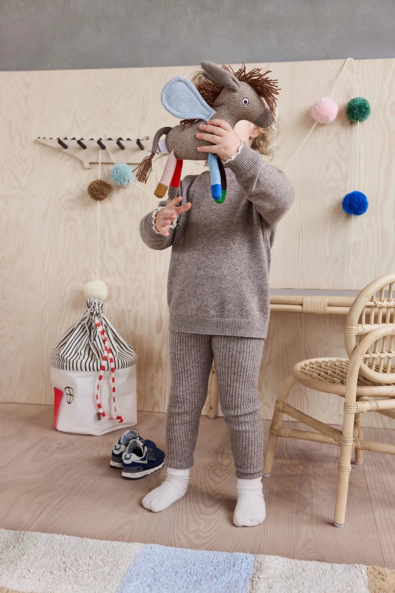 Girlanda dekoracja do pokoju dziecka Kulki PomPom