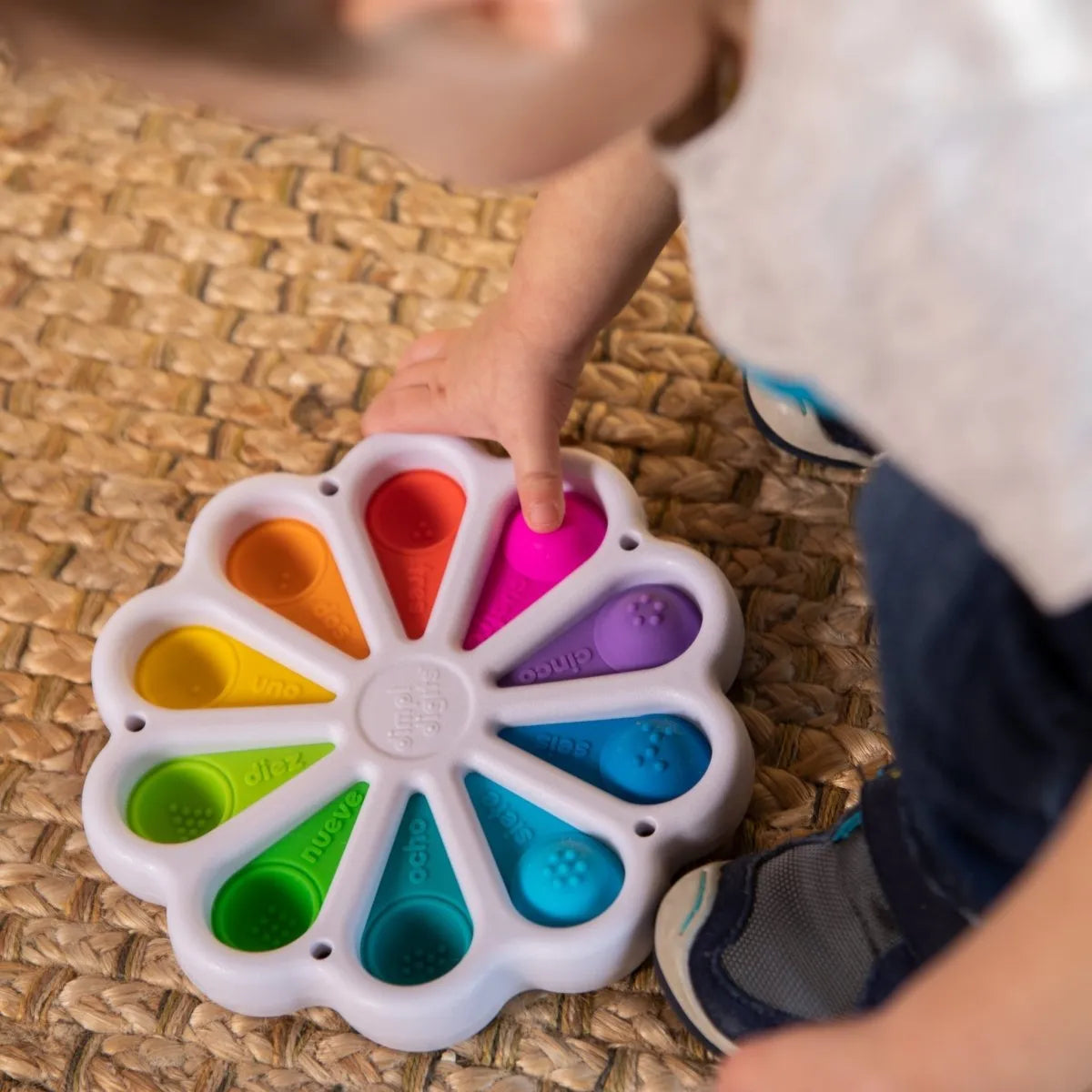 Fat Brain Toys - sensoryczne bąbelki cyferki Dimpl Digits - JasieBasie.pl