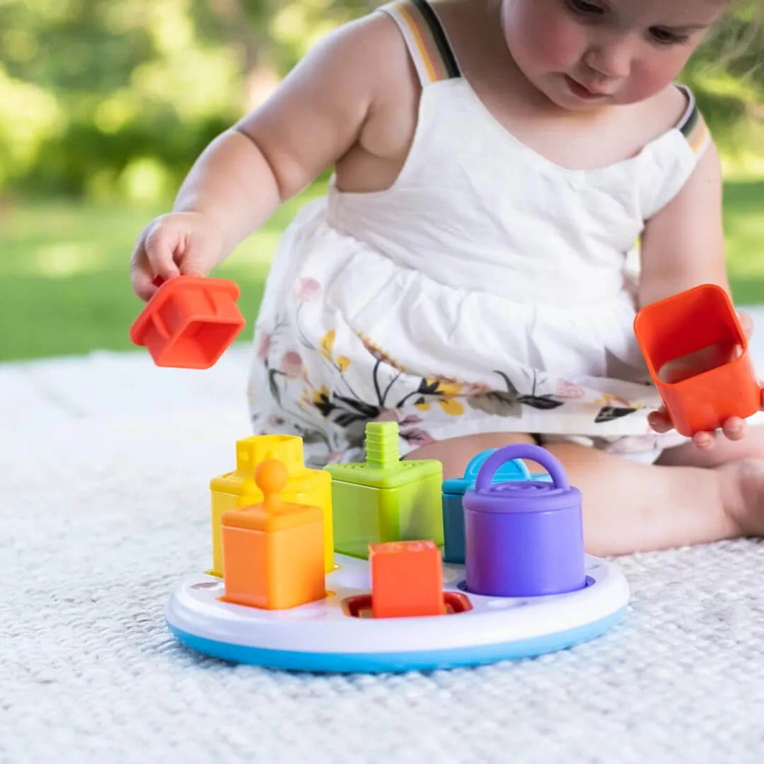 Fat Brain Toys - sorter z przykrywkami Plugzy - JasieBasie.pl