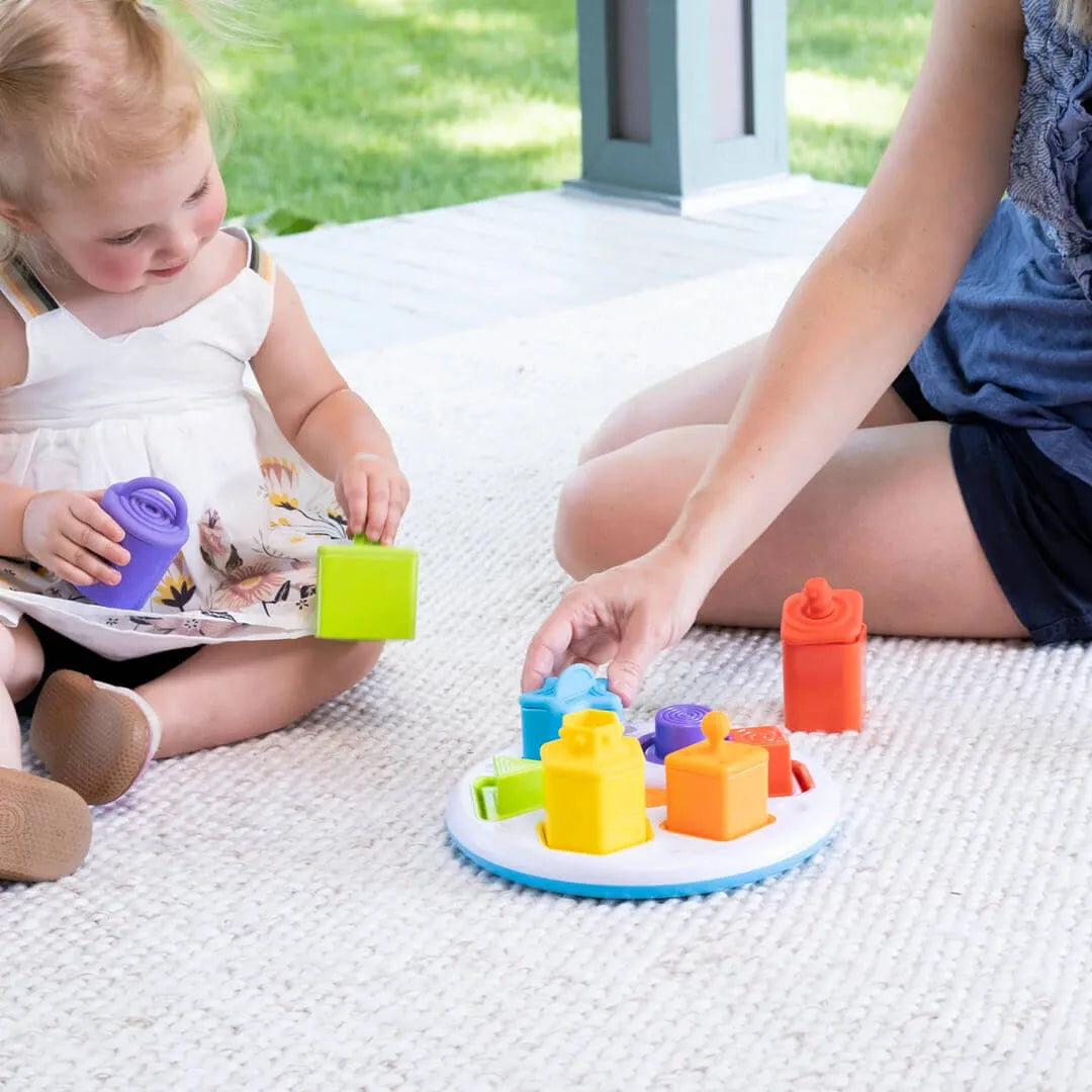 Fat Brain Toys - sorter z przykrywkami Plugzy - JasieBasie.pl