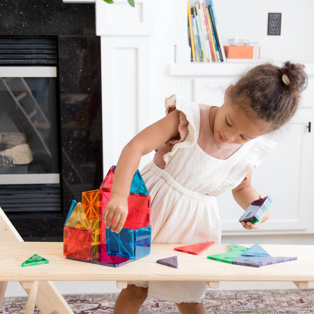 Klocki magnetyczne Magna Tiles. Innowacyjna zabawka edukacyjna dla dzieci, która rozwija kreatywność, wyobraźnię przestrzenną oraz umiejętności matematyczne.