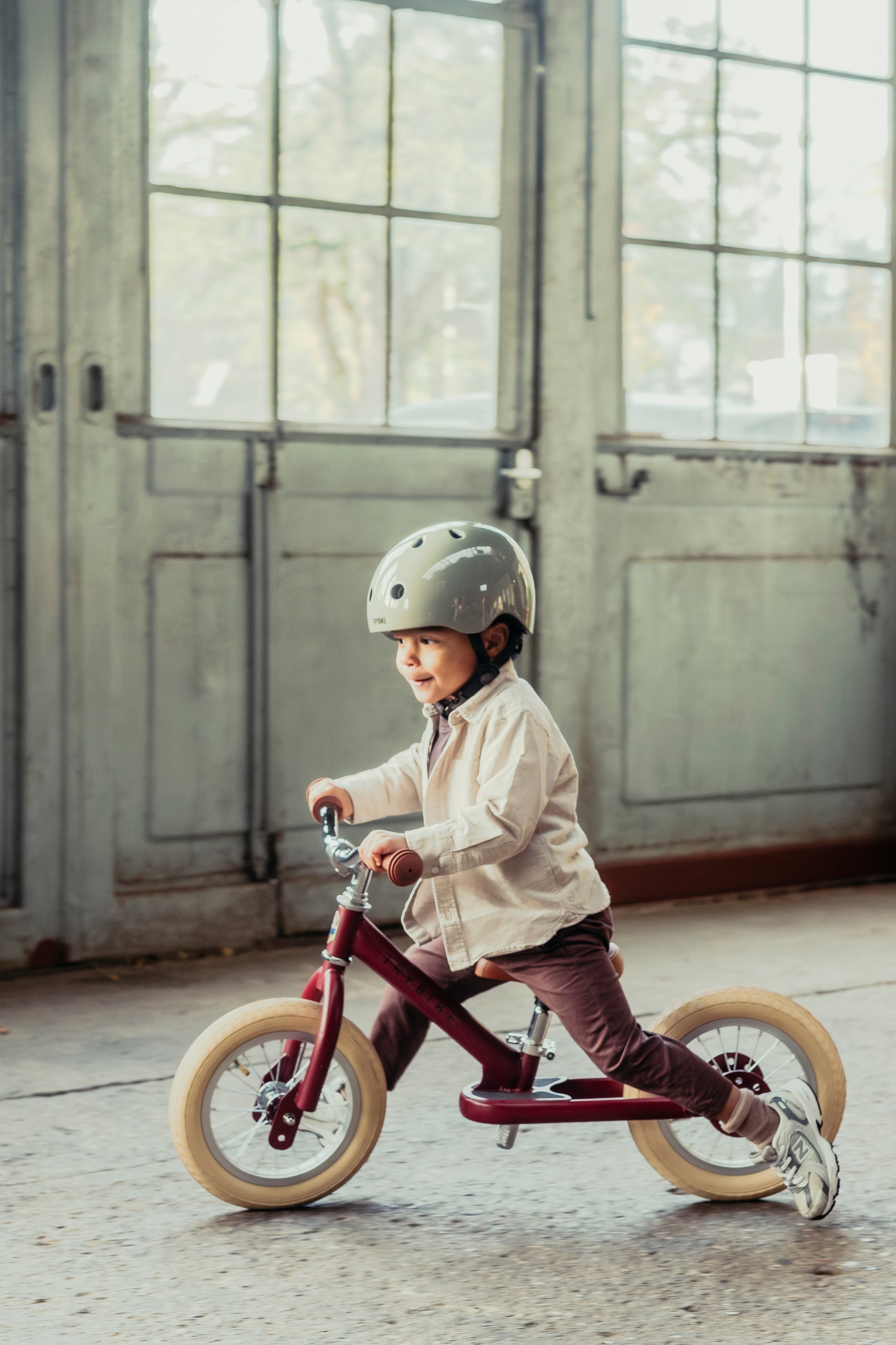 Pierwszy rower biegowy balansujący dziecięcy czerwony dla dzieci Trybike