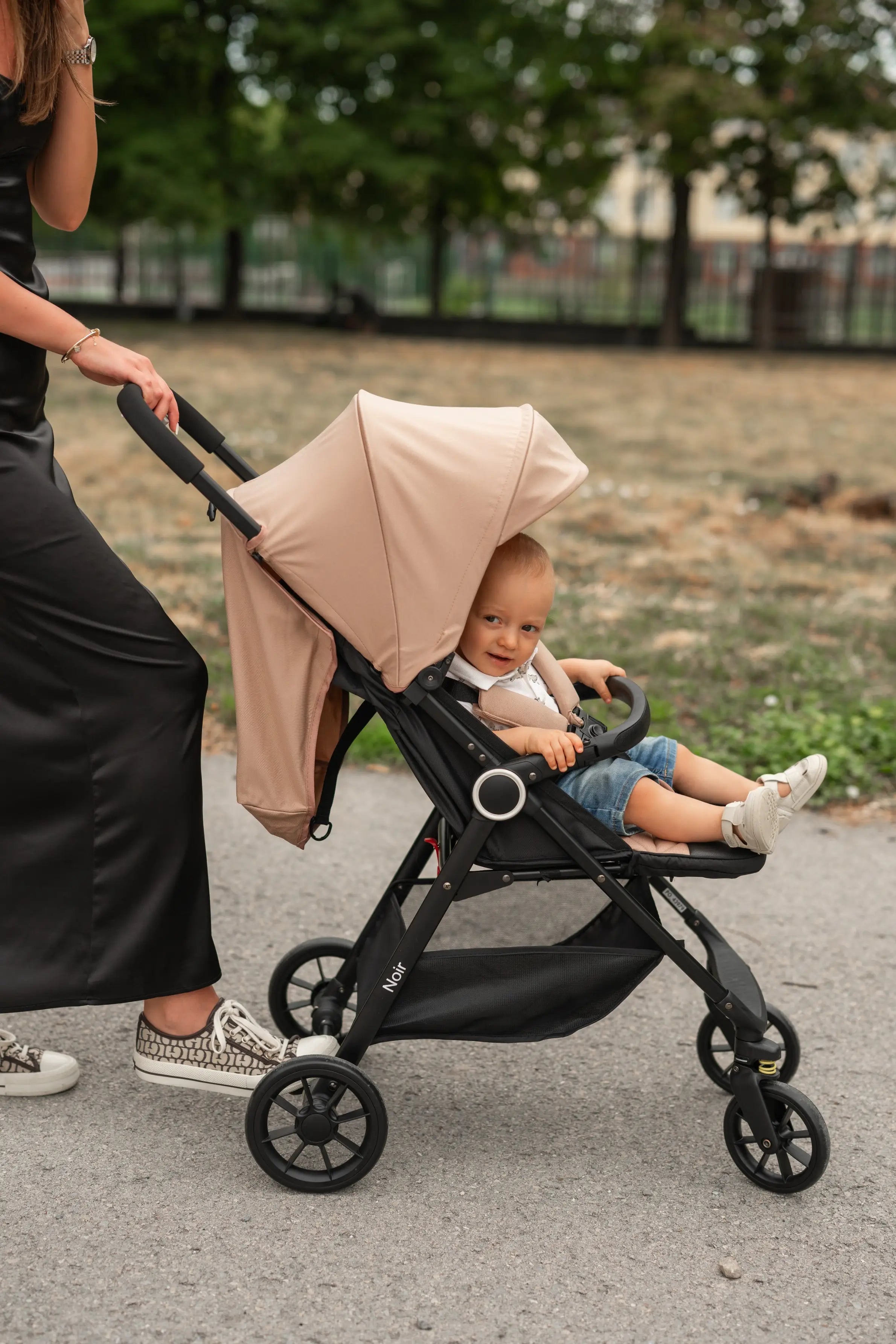 Lorelli Noir - wózek spacerowy do 22kg | Beige