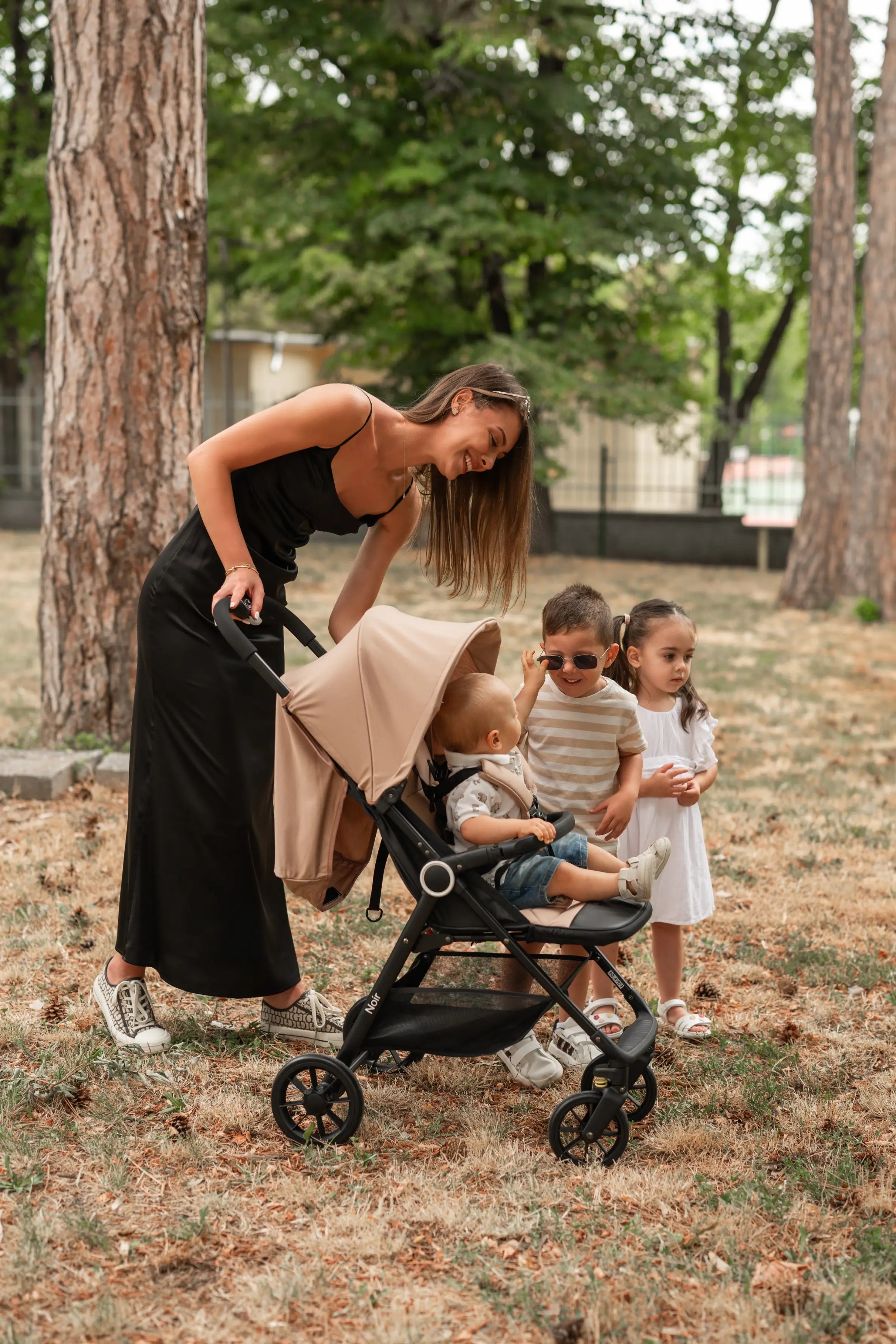 Lorelli Noir - wózek spacerowy do 22kg | Beige