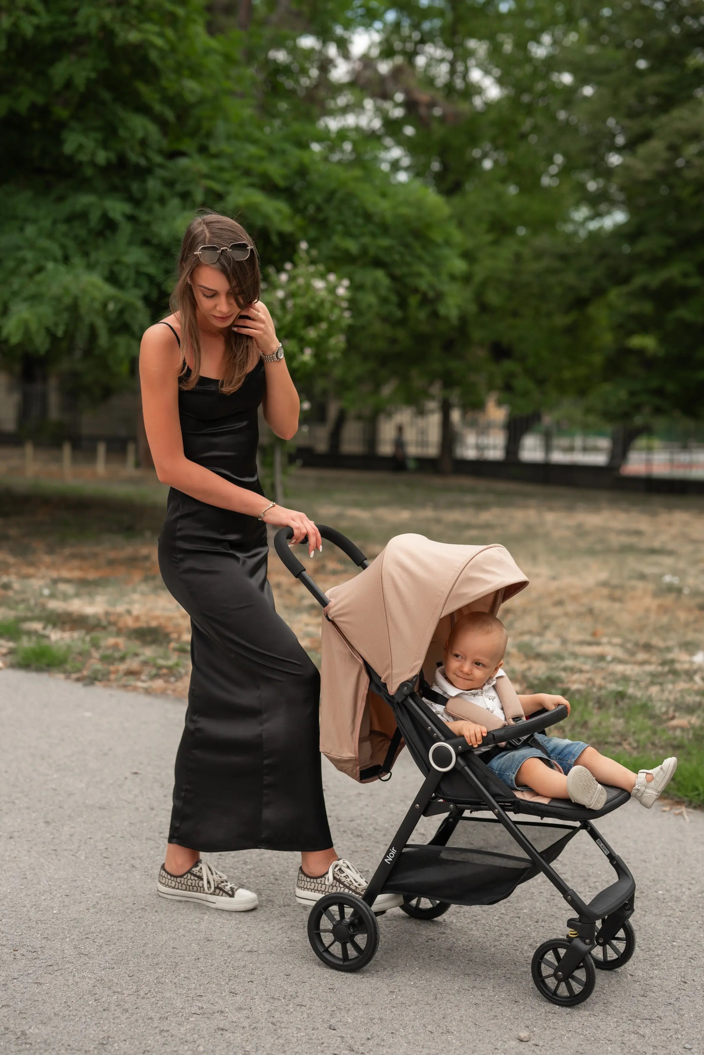 Lorelli Noir - wózek spacerowy do 22kg | Beige