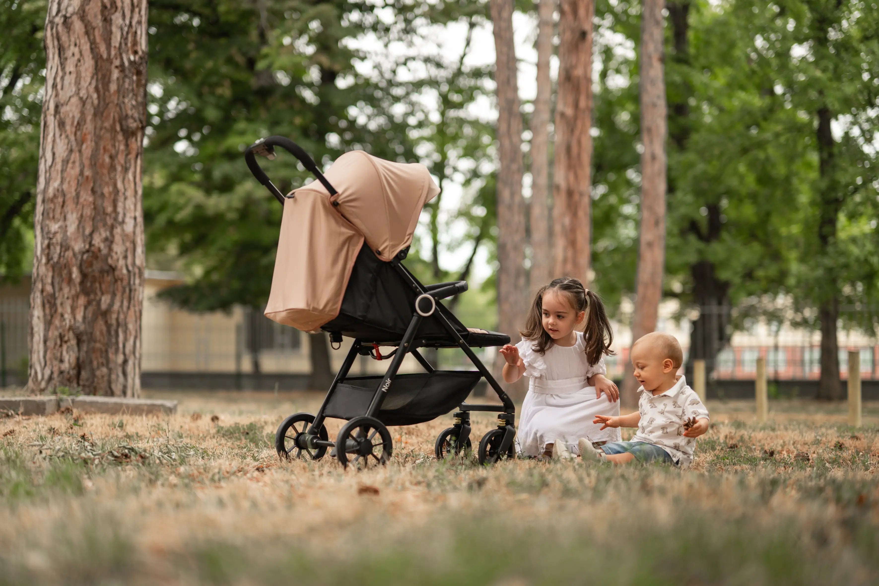 Lorelli Noir - wózek spacerowy do 22kg | Beige