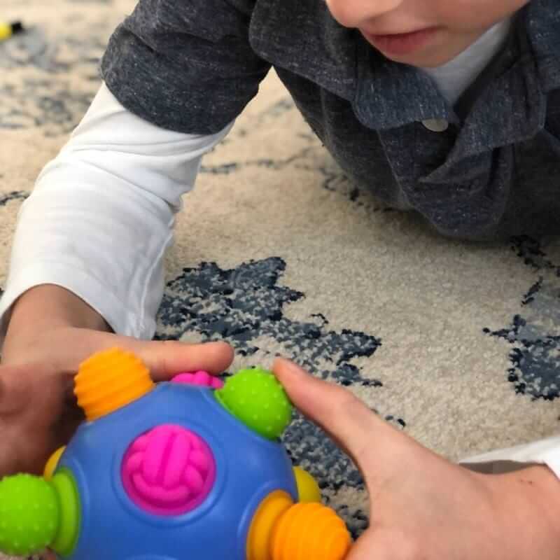 piłka sensoryczna dla 3 miesięcznego dziecka