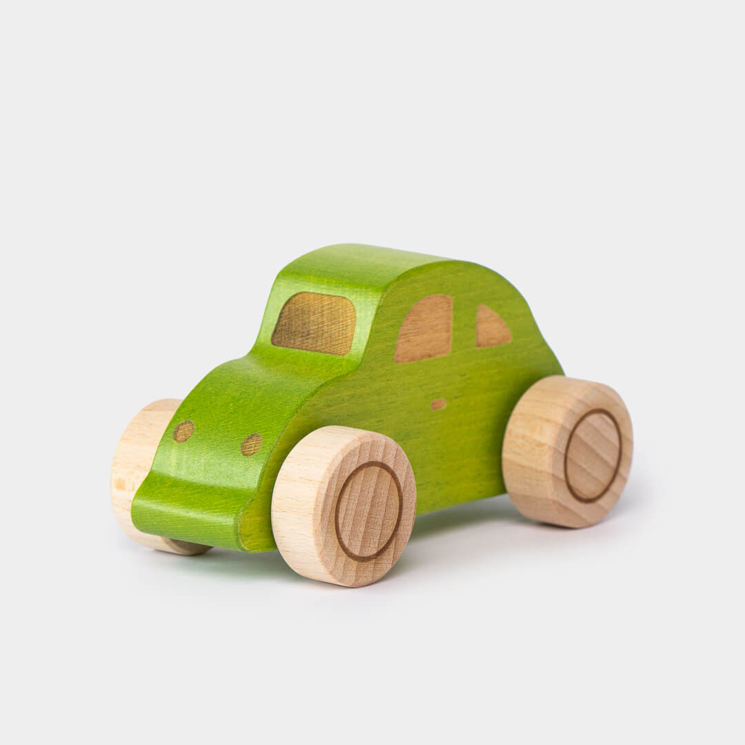 Tradycyjne zabawki drewniane autko garbus