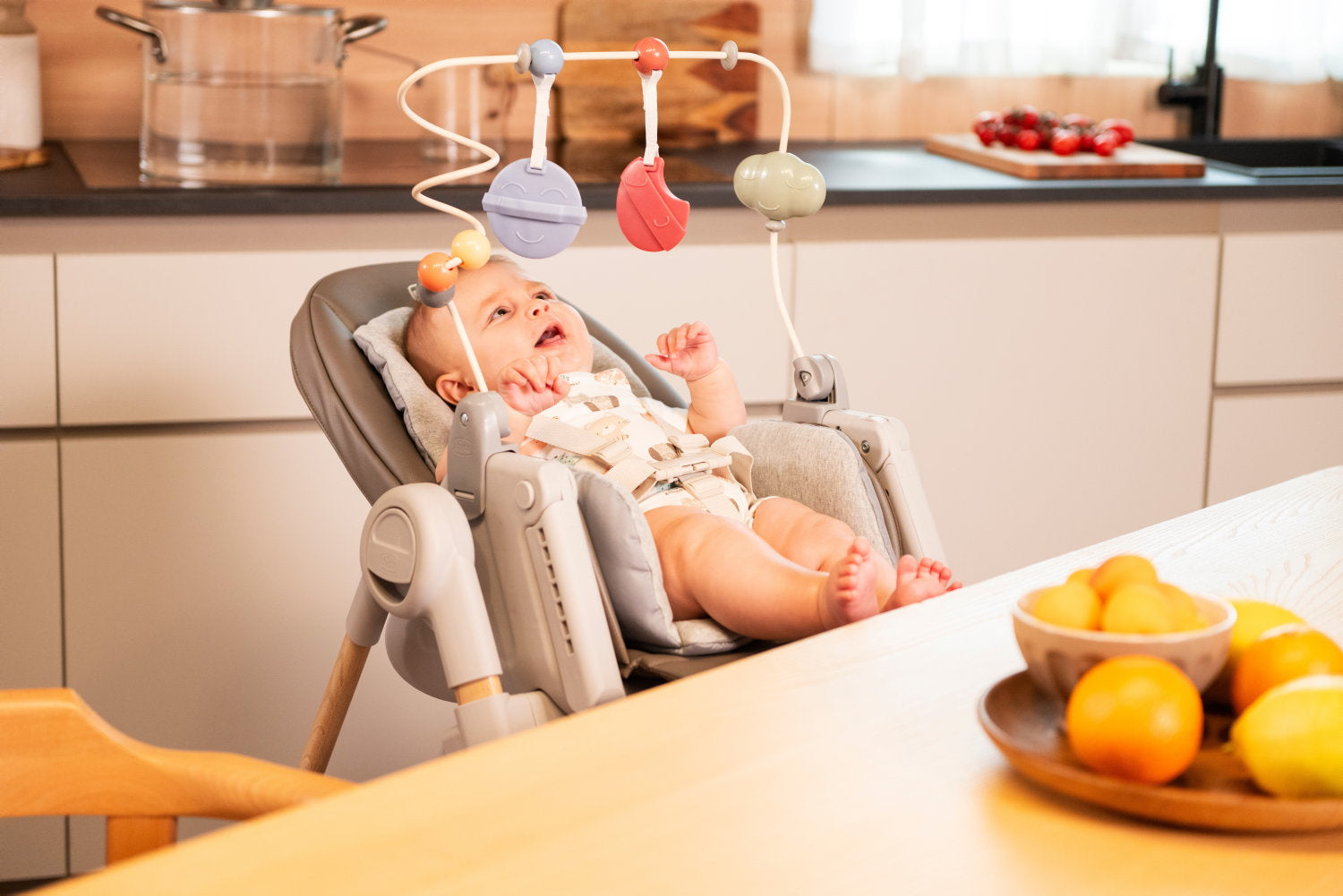 Chicco Pałąk Rainbow do Krzesełka Polly Armonia