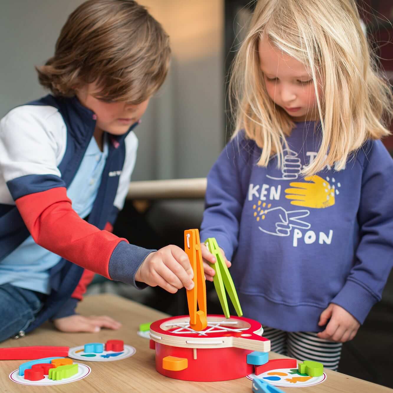 Odkryj zabawki marki BS Toys na JasieBasie.pl. Wspierające rozwój dziecka zabawki z Holandii.