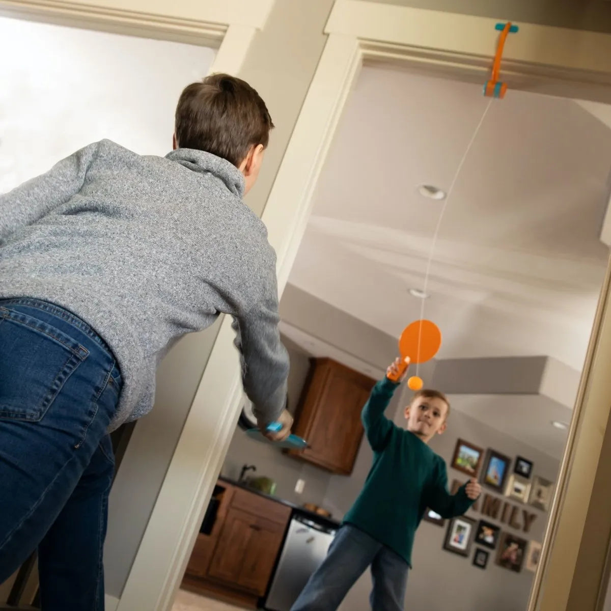 Fat Brain Toys - ping pong bez stołu Door Pong - JasieBasie.pl