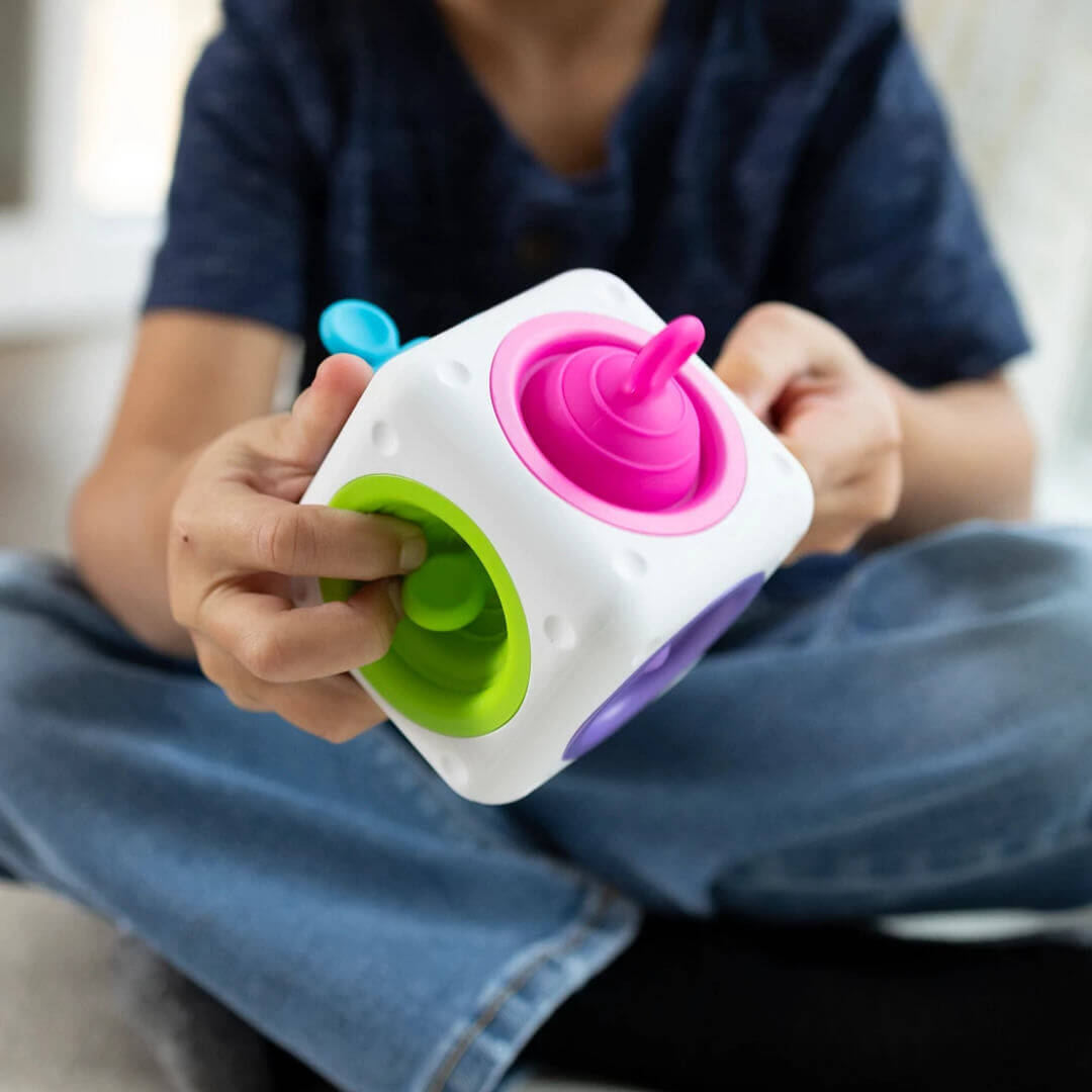 Sensokostka Tugl zabawka sensoryczna dla dziecka Fat Brain Toys